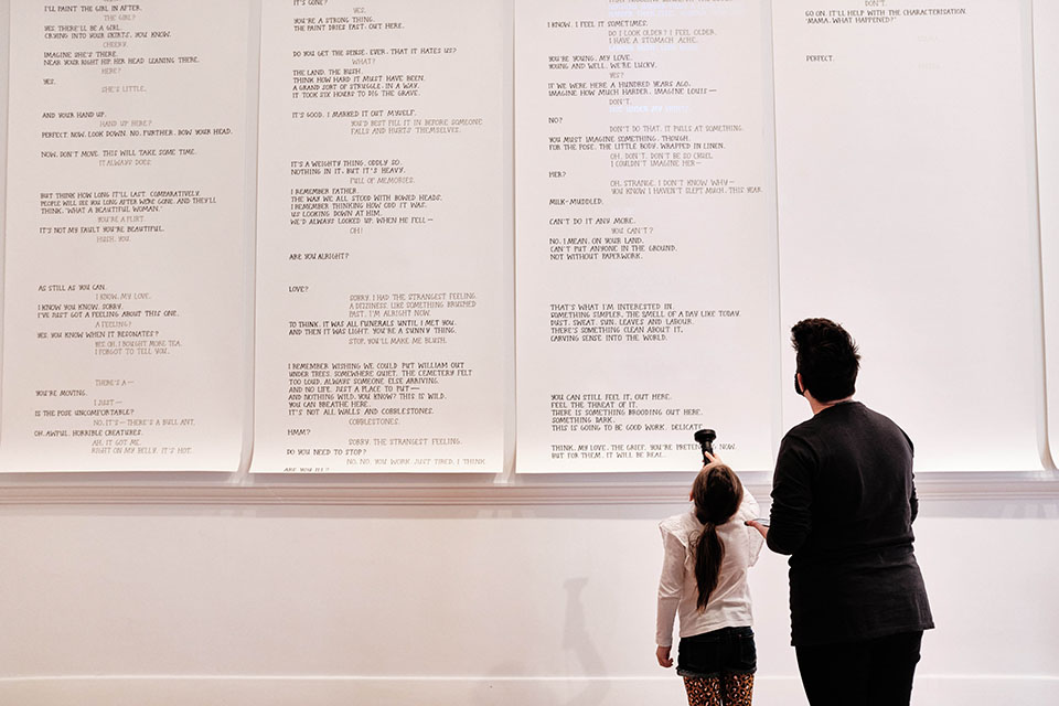 Sarah Walker—Her small white hands (Wall commission #2)installation view, Geelong Gallery, 2021 Photographer:Hails and Shine© Sarah Walker