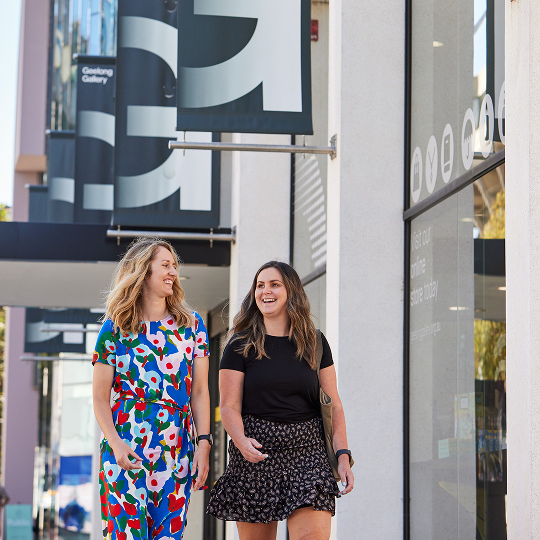 Two girls walking in front of Geelong Gallery